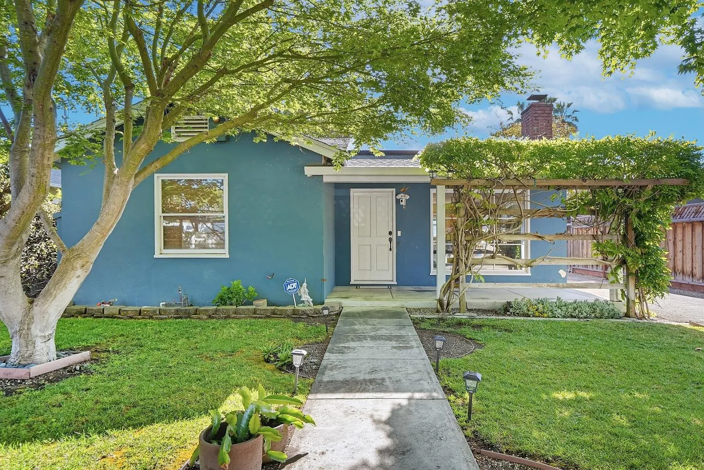 2034 Addison Ave photo 1