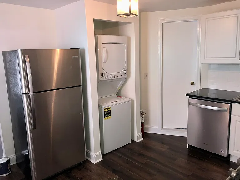 18 Main St #3 — Photo 4