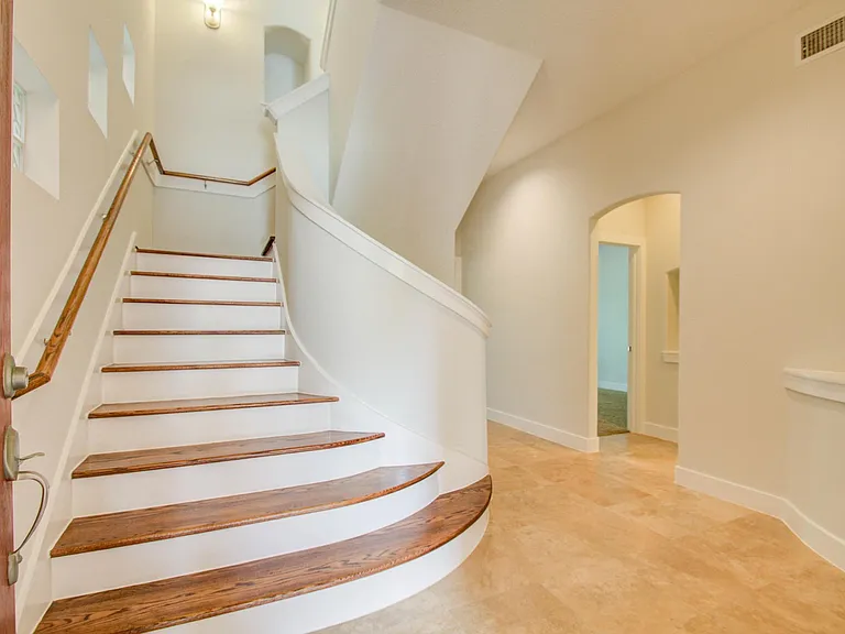 5131 Oasis Park — Photo 3