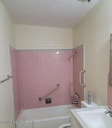 425 E Delano St — Photo 5