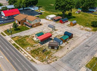 912 Woodlawn Rd, Lincoln, IL