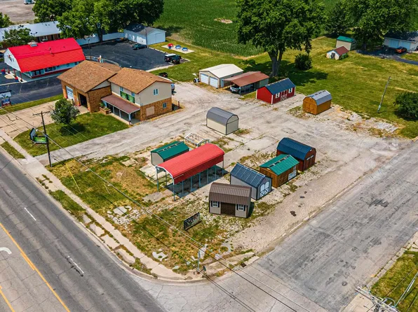 912 Woodlawn Rd, Lincoln, IL 62656