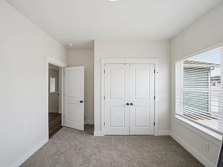435 E River Ln — Photo 31