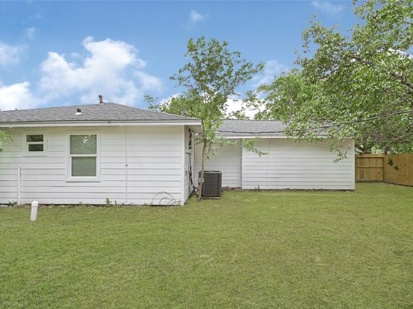 5918 Carew St, Houston, TX 77074
