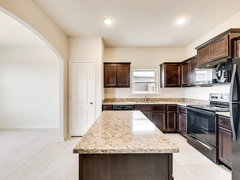 905 Summer Stream Rd — Photo 4