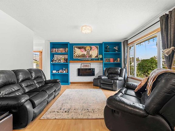 5th image of 613 E Olympia Cres SE
