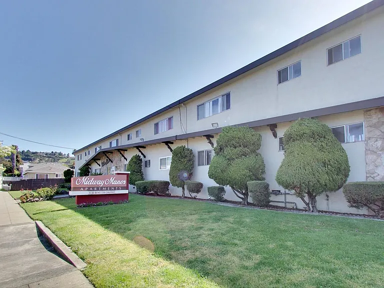 Midway Manor Apts. — Photo 40
