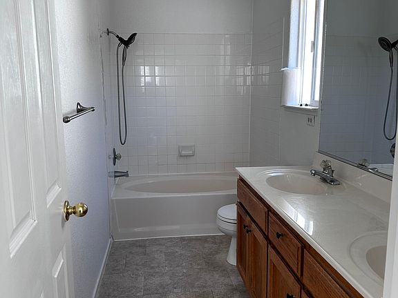 3rd image of 4614 Glimmer Ln