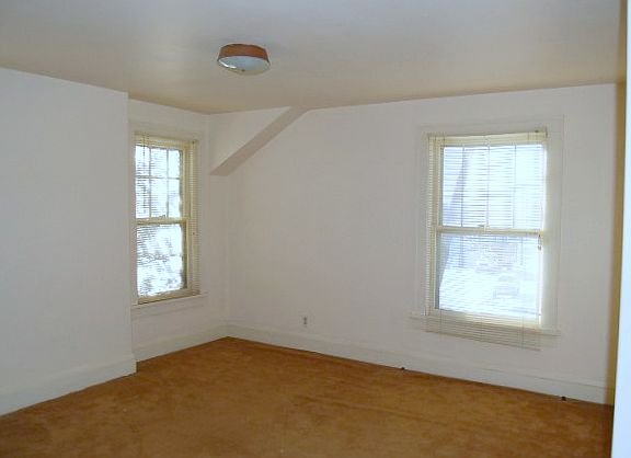 3rd image of 1415 S Stephenson Ave