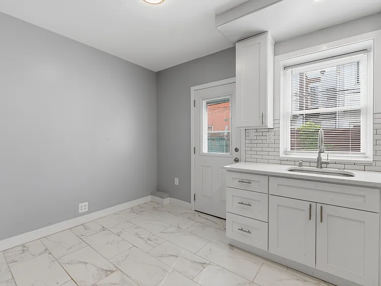 2340 S Hutchinson St — Photo 15