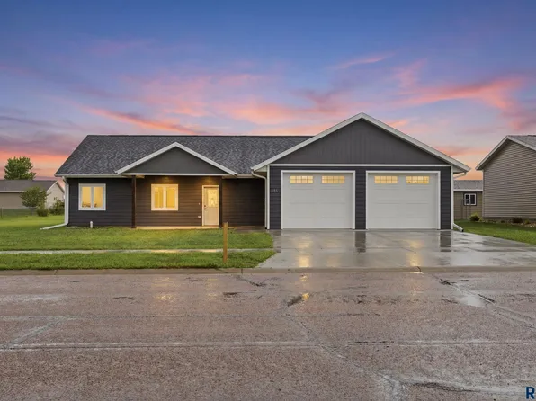 636 Apple Creek Rd, Parker, SD 57053