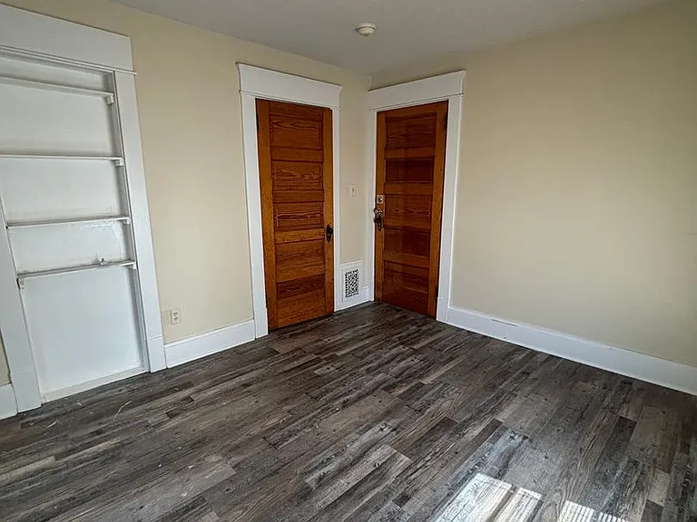 223 East Ave — Photo 12