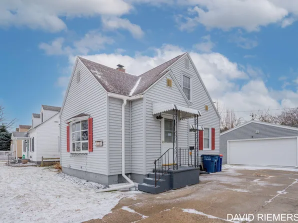 1321 W Summit Ave, Muskegon, MI 49441