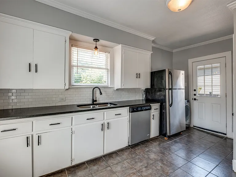 6101 Victor St #B — Photo 6