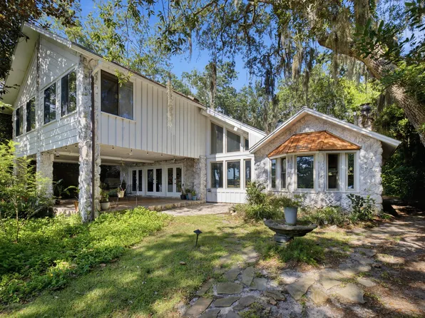 35 Warwick Dr, Shalimar, FL 32579