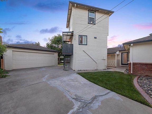 4th image of 1065 Lovoi Way