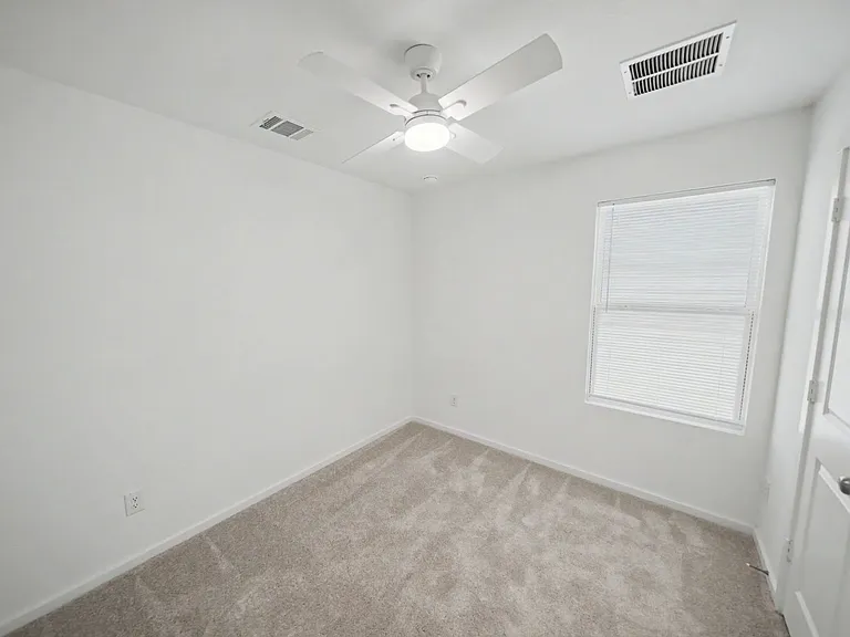 4835 Daisy Blossom — Photo 27