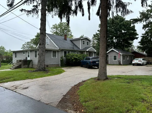 121 Rose Dr, Ronkonkoma, NY 11779