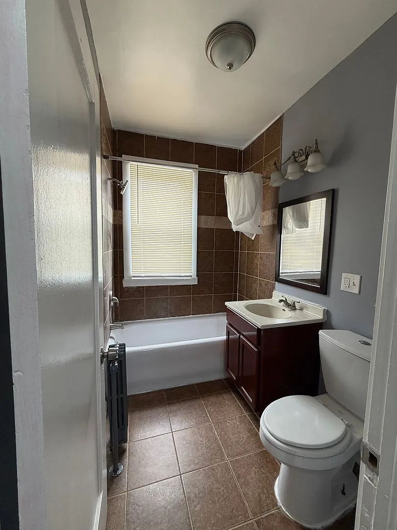 Building Photo - 7705 S Laflin St