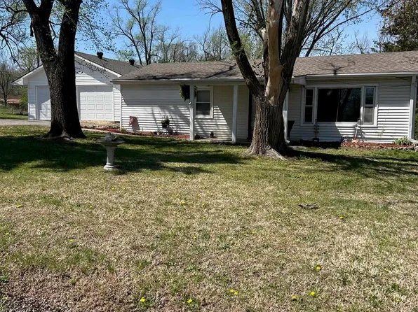 321 SE Baldwin Rd, Topeka, KS 66607
