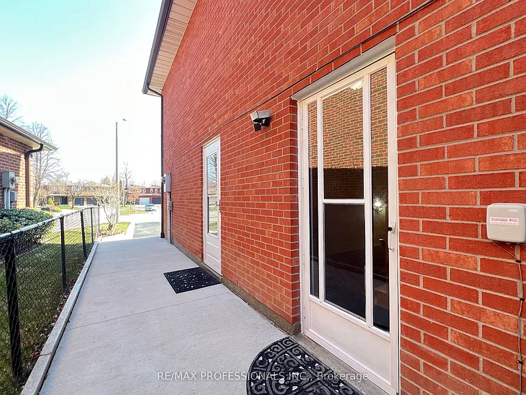 94 Bremen Ln #BASEMENT — Photo 5