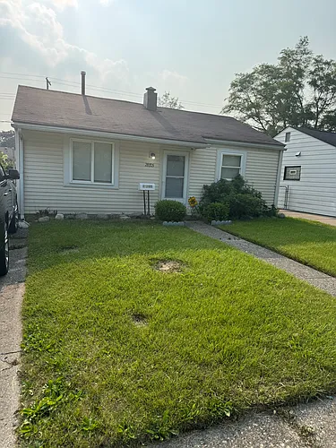 28705 Rosemont St Photo 1