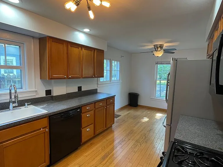 1404 E Park Pl — Photo 7