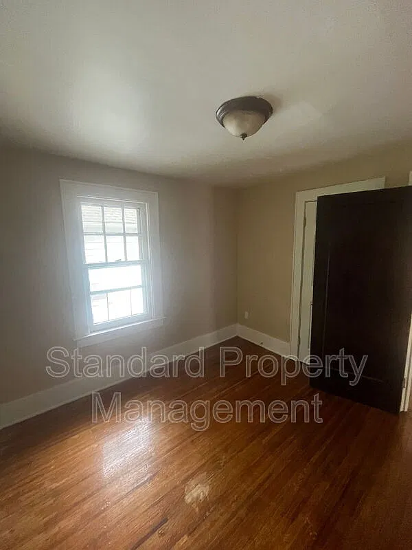 3 bed, 1.0 bath, $1,700 — Photo 4