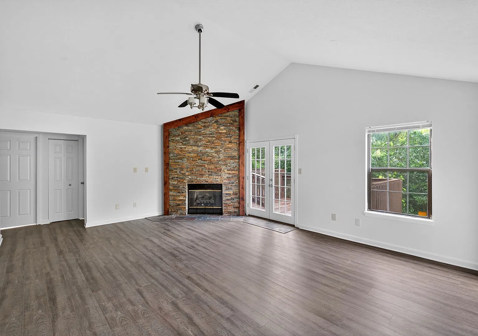 Charming 3-Bedroom Home in a Peaceful Neighborhood — Photo 3
