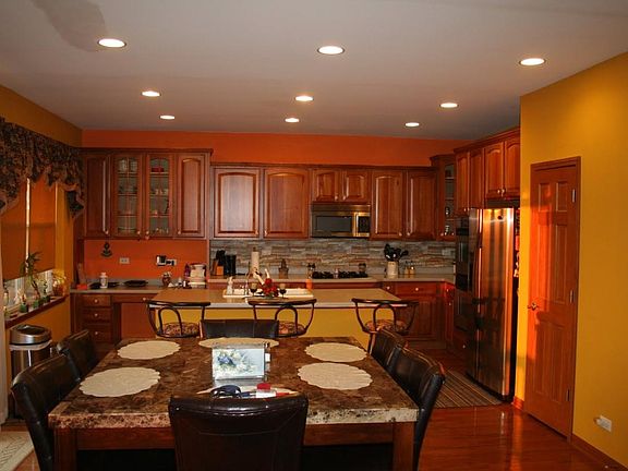 5th image of 405 Horizon Dr W