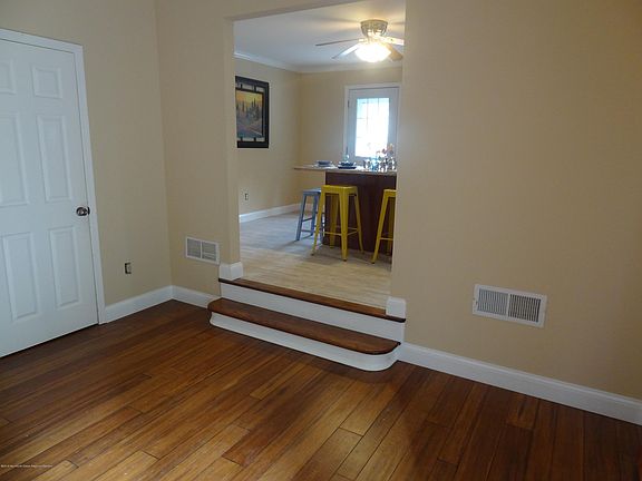 4th image of 812 Briar Avenue