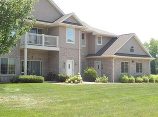 1019 Hunter Dr, Racine, WI 53406