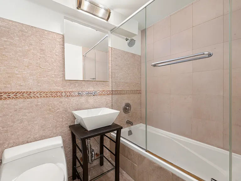 211 Thompson St #PHH — Photo 8