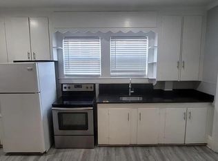 97 Taylor St APT 1R, Manchester, NH 03103