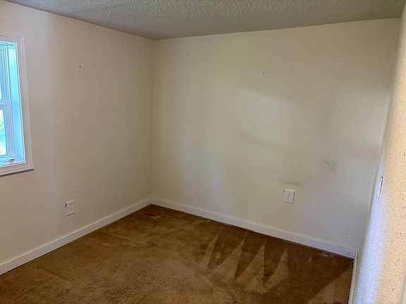 5th image of 800 Elm St