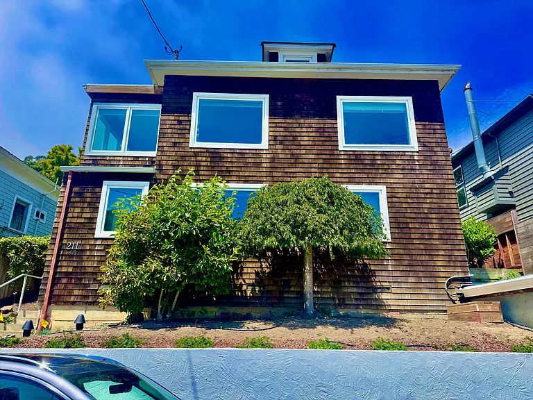 211 Woodward Ave #UPPER — Photo 2