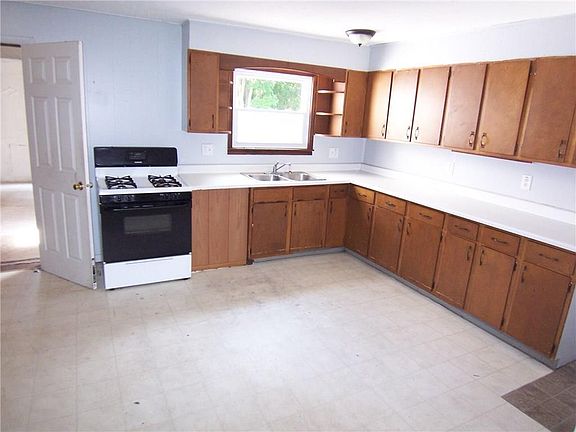 2nd image of 112 Mill St