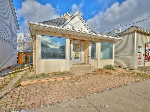 105 A Welland Ave, Saint Catharines, ON L2R 2N4