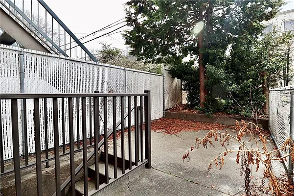 Sold by Remax Edge | media 18