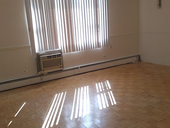 3rd image of 6161 N Hoyne Ave APT 413