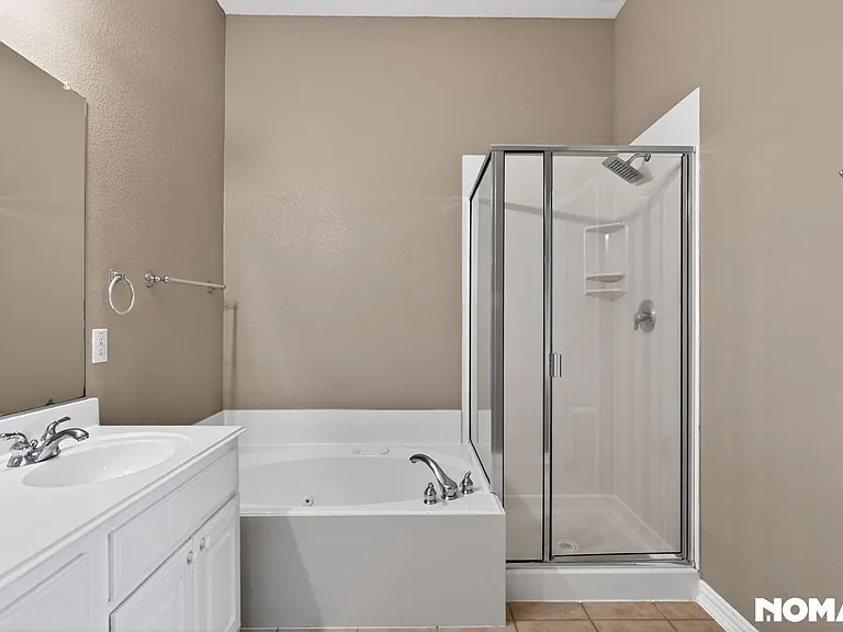 409 Lois Ln — Photo 21