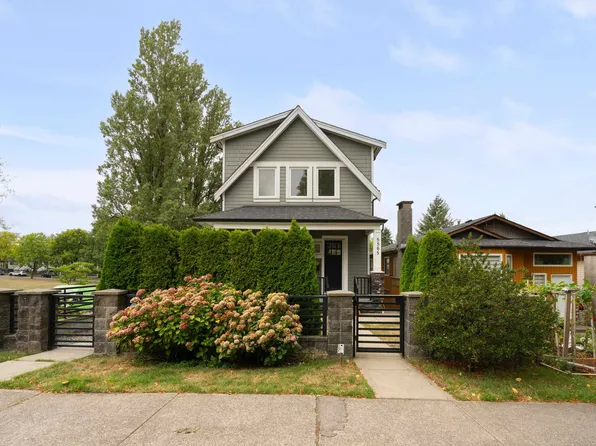 5565 Dundee St, Vancouver, BC V5R 3T8