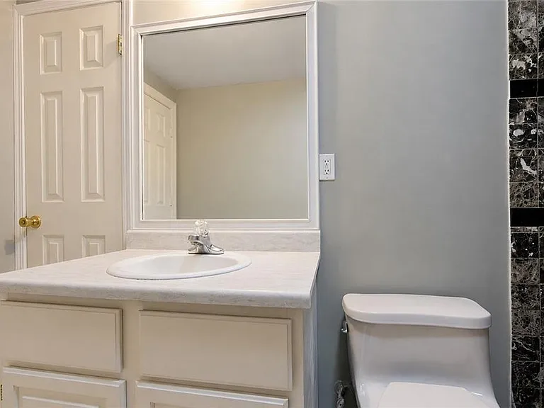 818 Springlake Rd — Photo 35