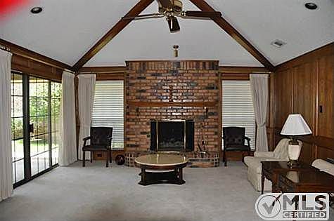 5th image of 2219 Greenpark Dr