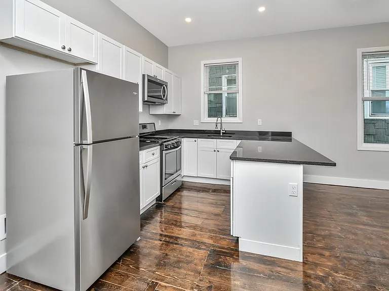 63 Clifford St #1 — Photo 10
