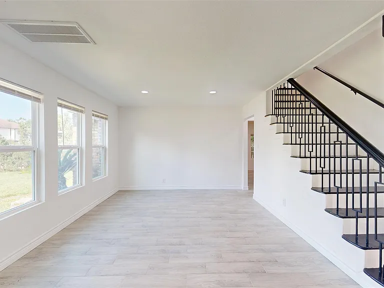 3830 Cosby St — Photo 10