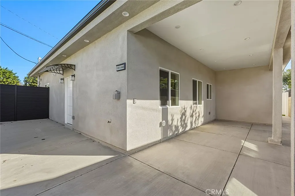 3 bed, 1200 sqft, $3,500 — Photo 2