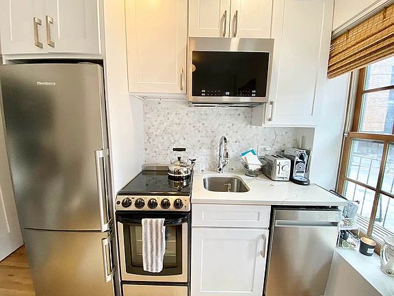 2nd image of 90 Greenwich Ave APT 3