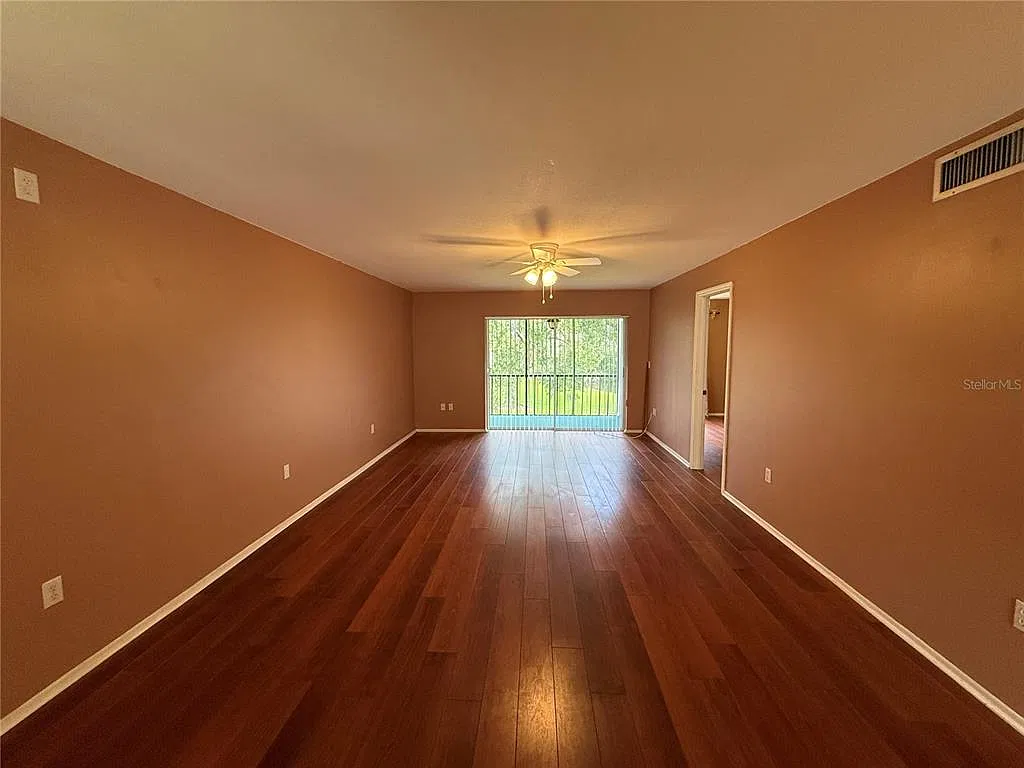 2 bed, 2.0 bath, 1054 sqft, $1,800 — Photo 4