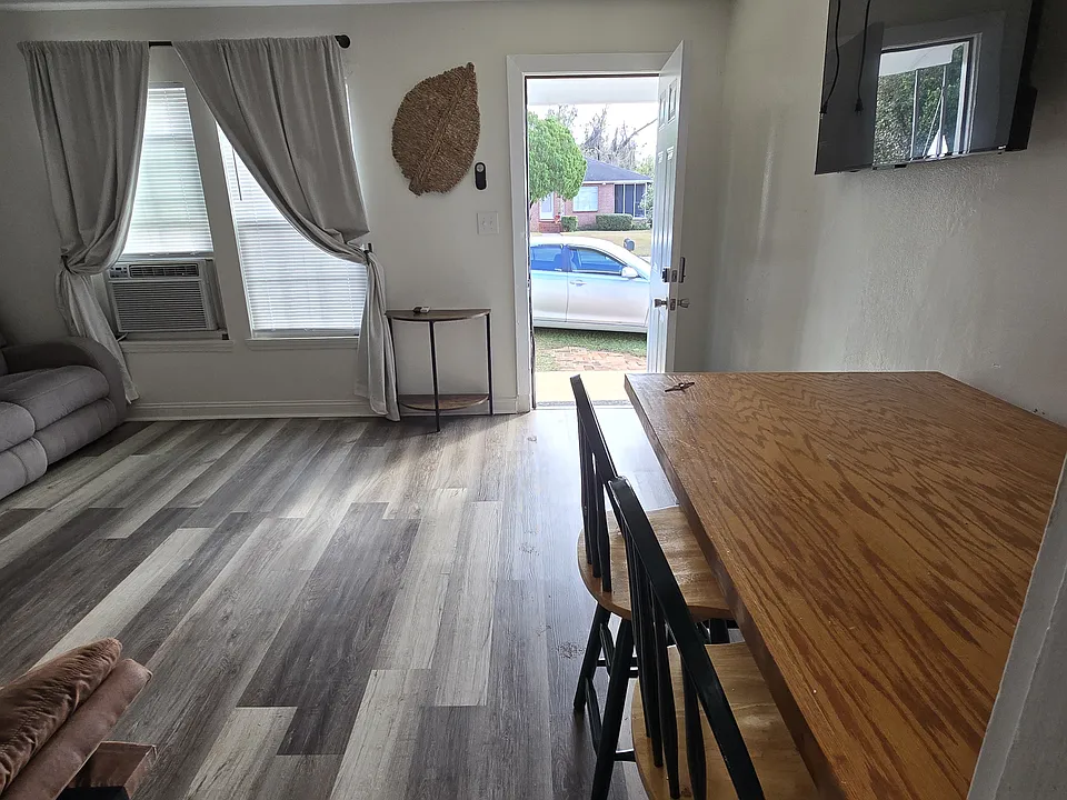 312 E Palmer Ave